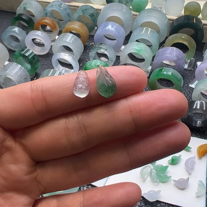 吢***丕定制翡翠未镶嵌翡翠