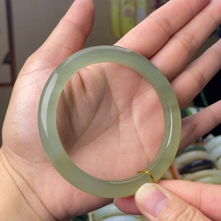 和田玉未镶嵌手镯