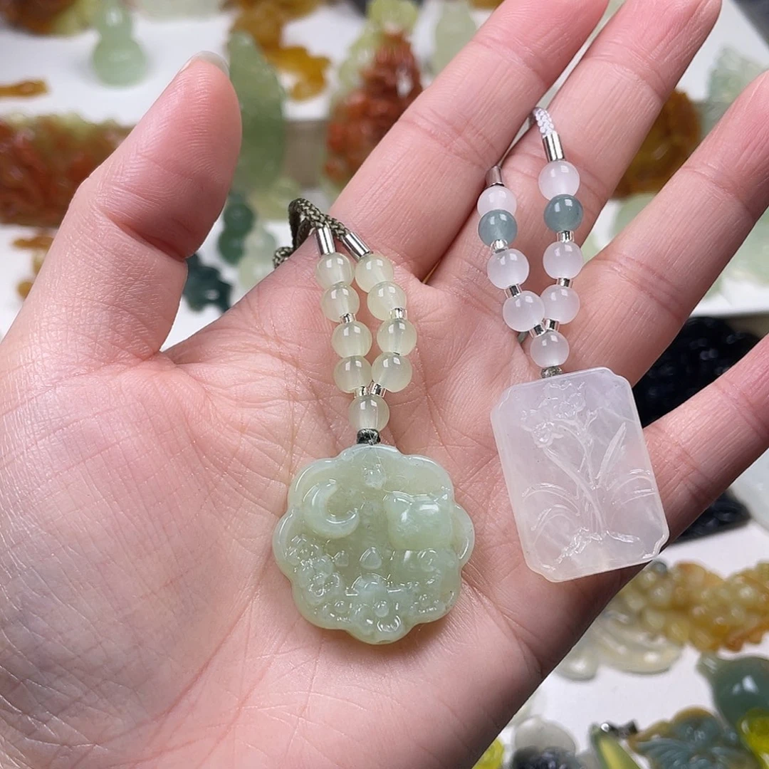 蛇纹石玉未镶嵌颈饰