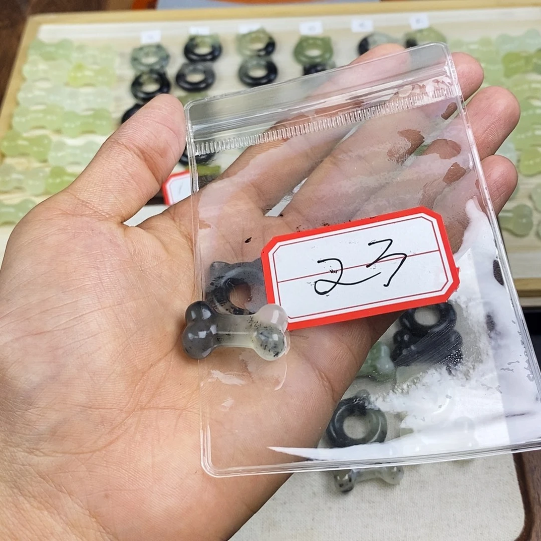 蛇纹石玉颈饰未镶嵌听*语