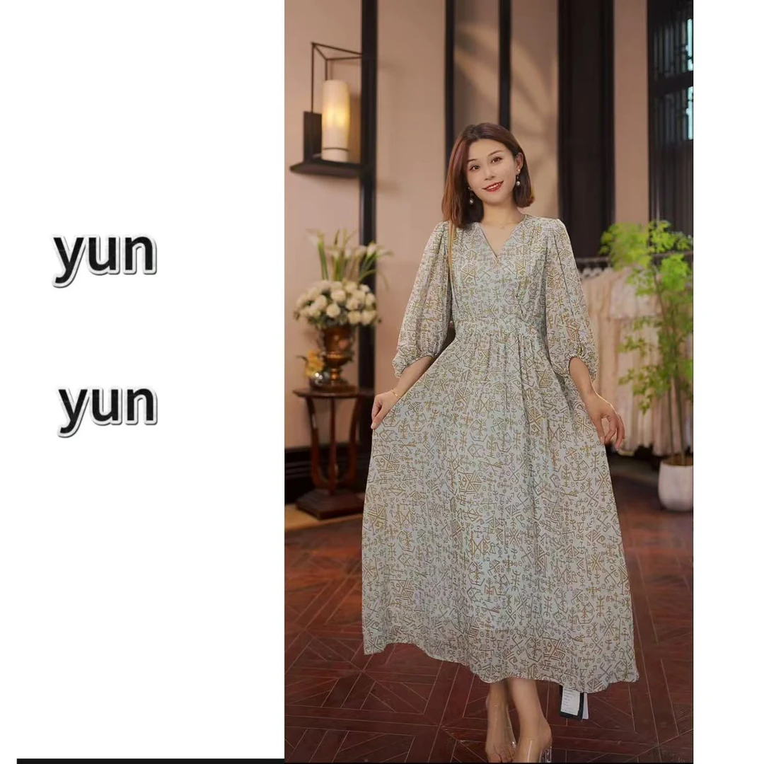 【云云】杭州原版欧若风夏季新品碎花V领七分灯笼袖连衣裙收腰9988