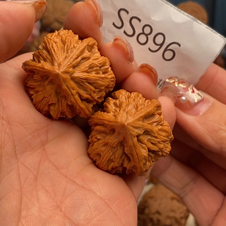 把件文玩核桃贼拉好看的玉龙粗筋奔35