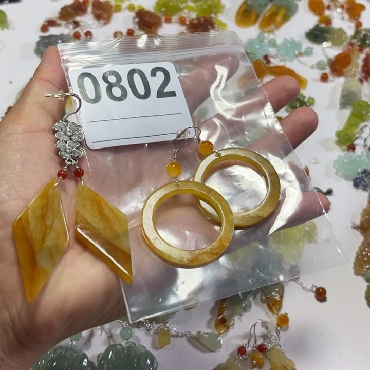 静***水合金蛇纹石玉耳饰