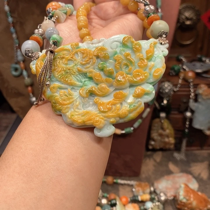 翡翠吊坠(赠链)未镶嵌