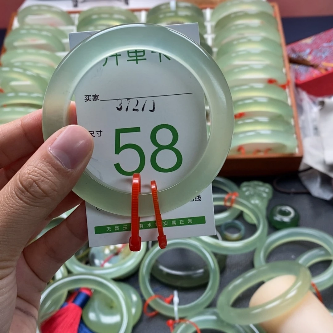 维***奶蛇纹石玉未镶嵌手镯