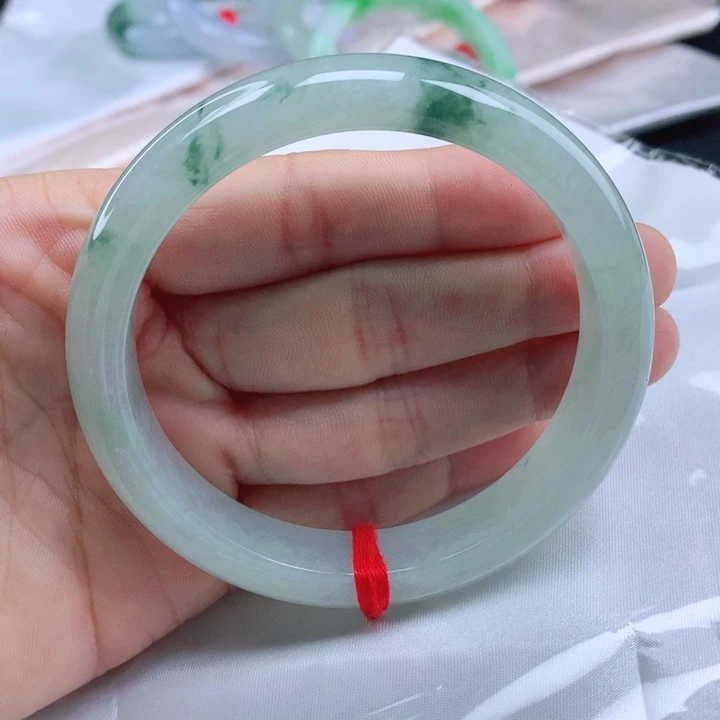 翡翠未镶嵌手镯62+飘花翡翠手镯