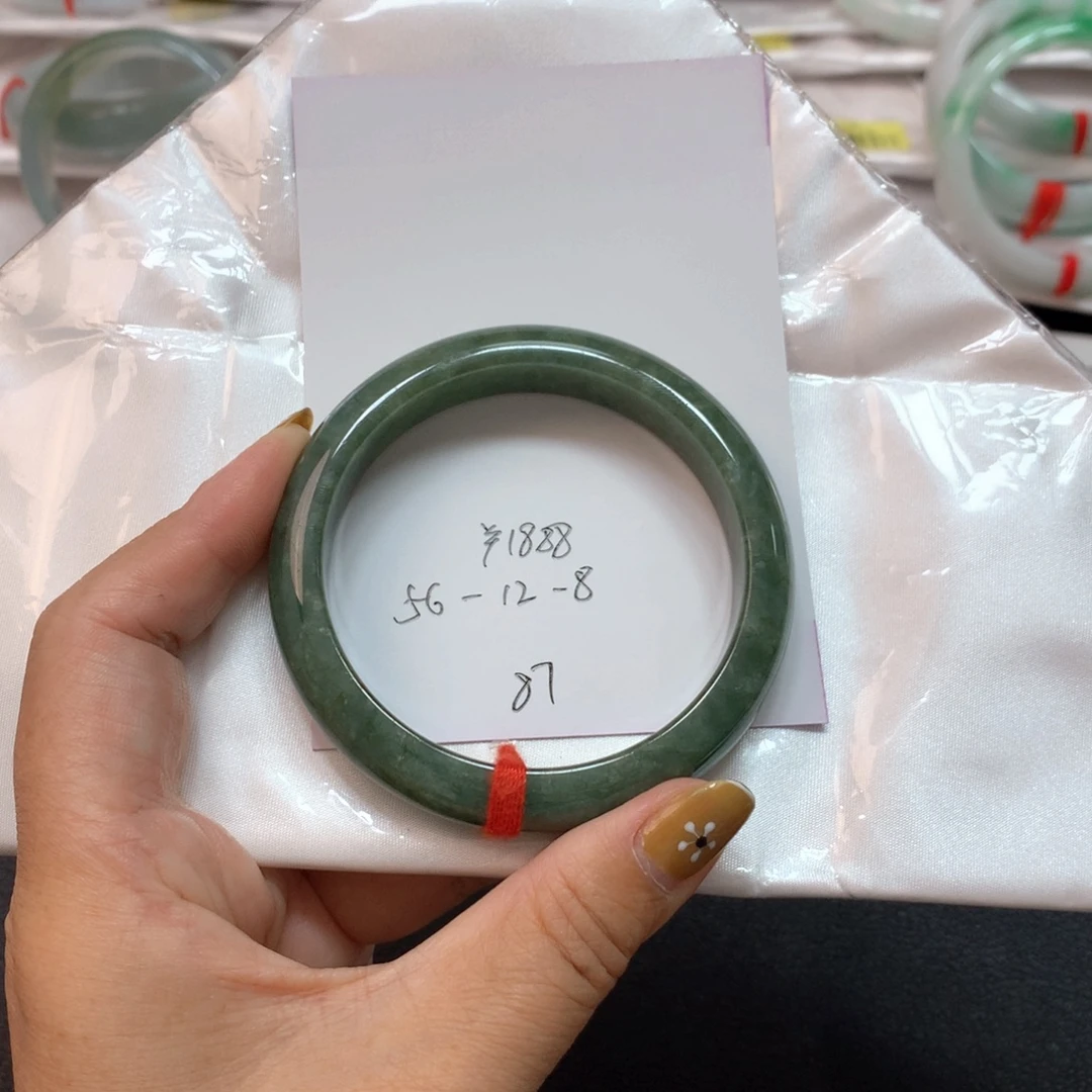 翡翠手镯未镶嵌87