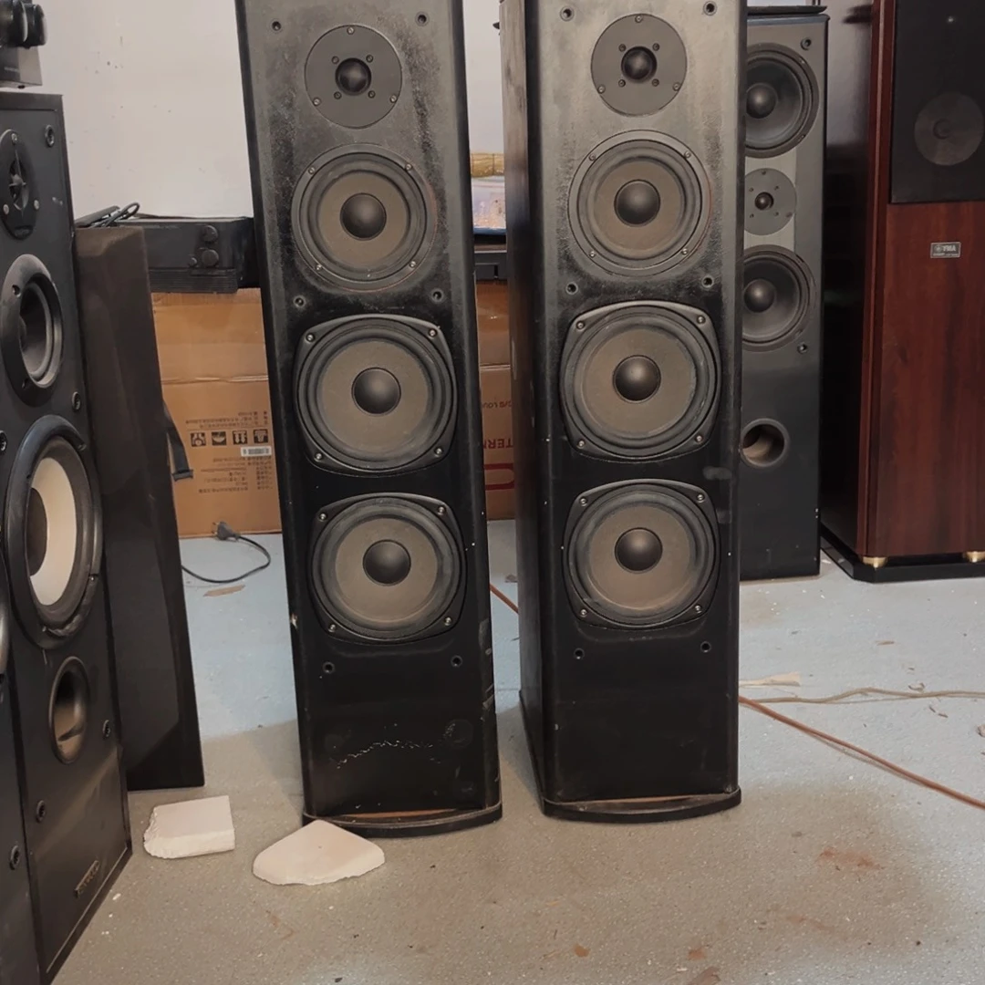 8新一对力高达落地箱包邮