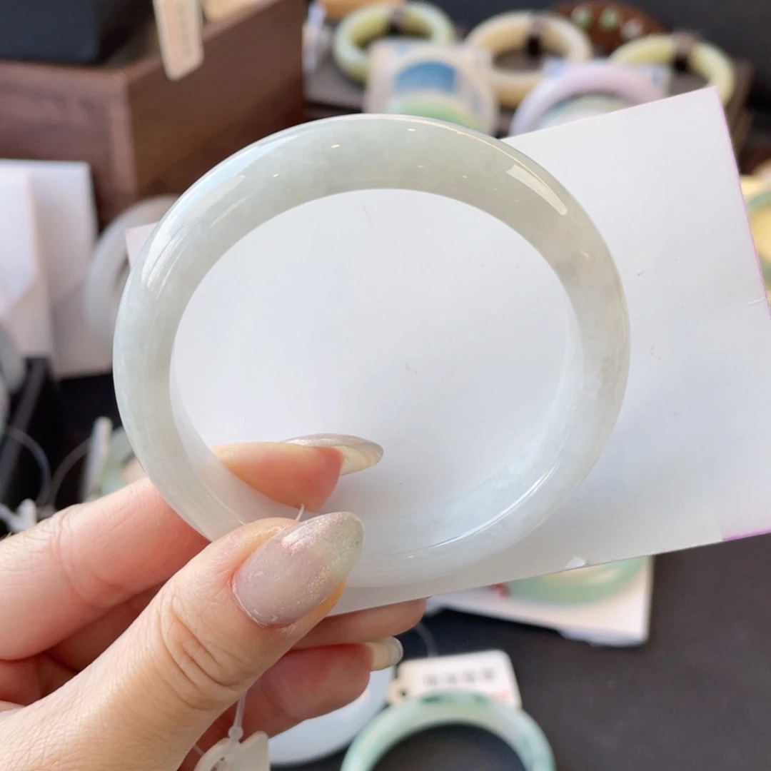 翡翠手镯未镶嵌55.6手镯放漏需包容有瑕疵