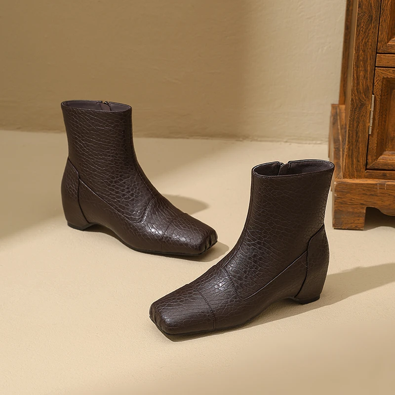 2025法式大象纹头层羊皮复古清冷极简百搭超软舒适时装靴方头短靴