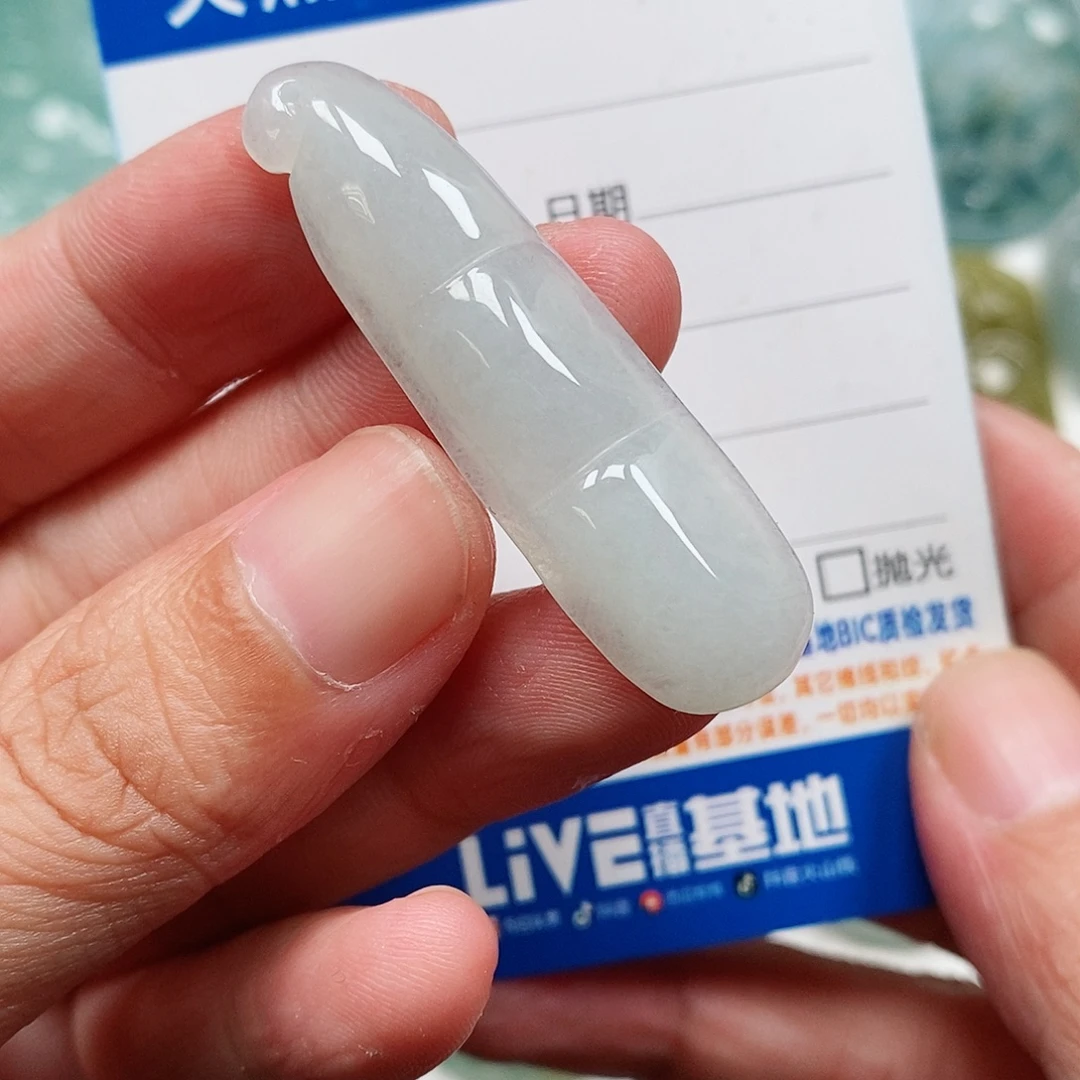 翡翠未镶嵌颈饰福豆