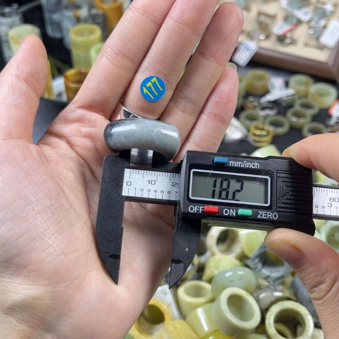 蛇纹石玉未镶嵌戒指