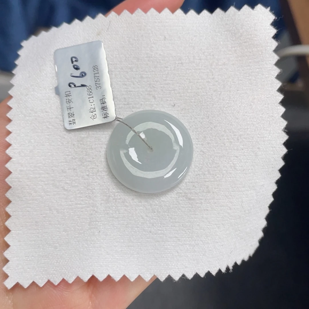 翡翠颈饰未镶嵌平安扣