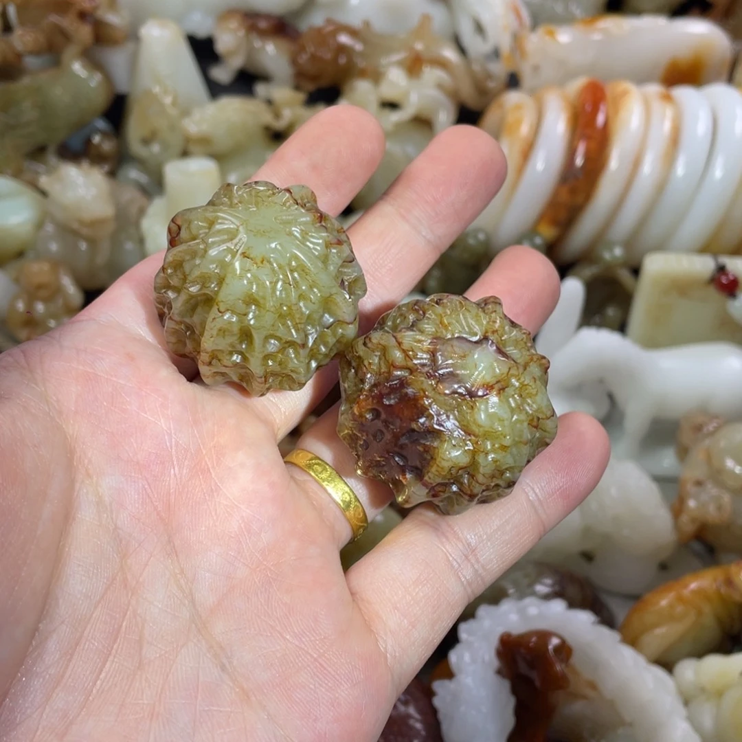 和田玉未镶嵌把件