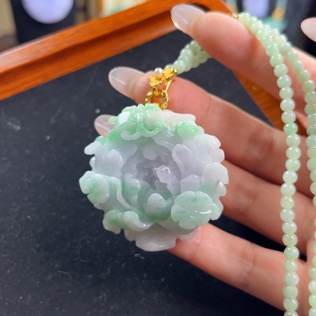 颈饰未镶嵌翡翠牡丹
