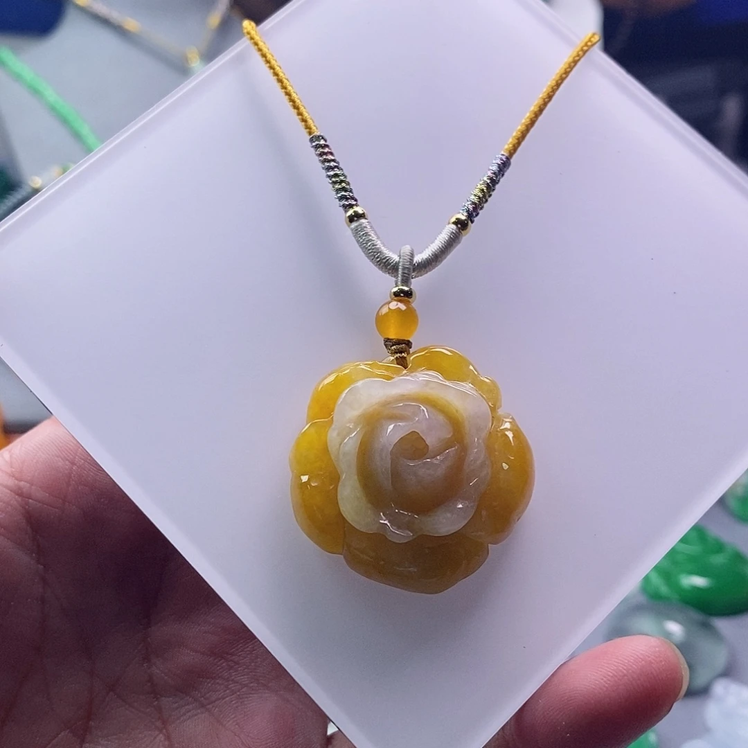 翡翠未镶嵌吊坠(赠链)