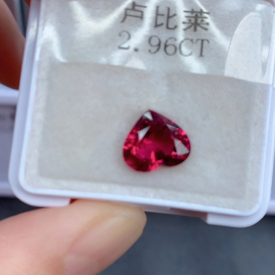 未镶嵌2.96克拉裸石红色碧玺