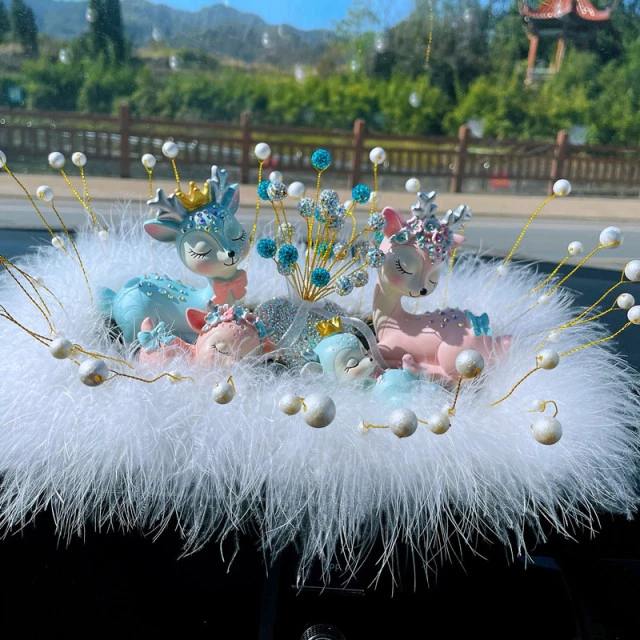 镶钻一路平安鹿汽车内装饰品可爱香水车载车上用品大创意女神款