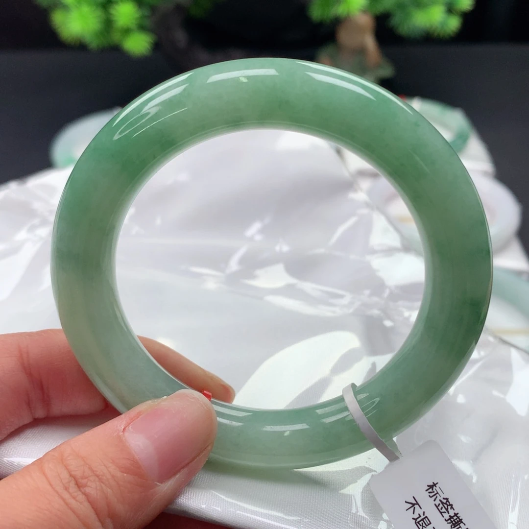 翡翠手镯未镶嵌我****i54胖圆条