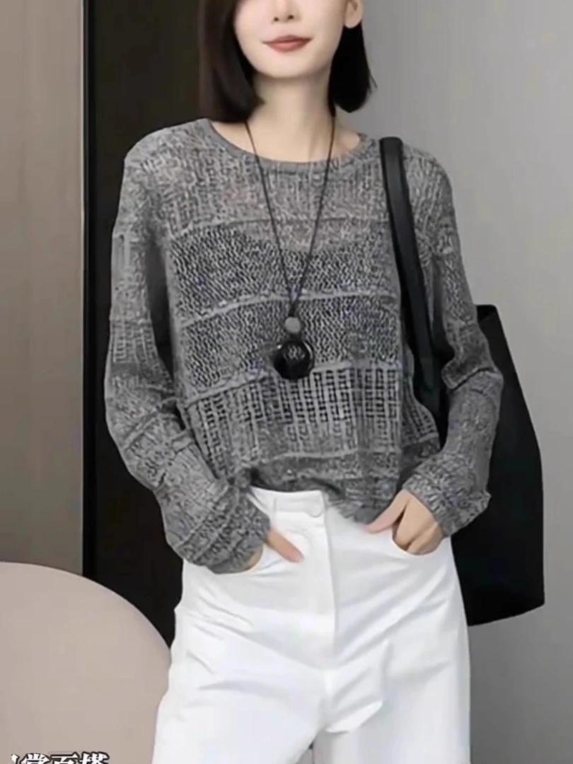 2025初夏穿搭高级感洋气灰色镂空上衣女独特别致超好看短款针织衫
