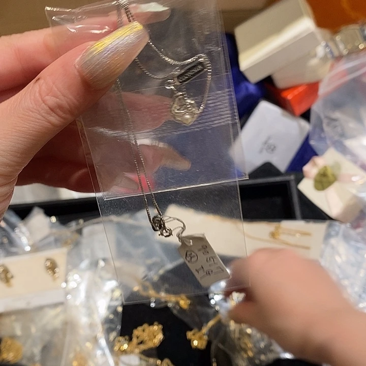 泡***子中古香水沐浴露持久留香