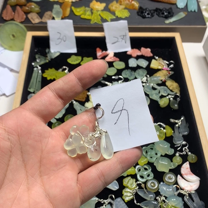蛇纹石玉耳钉足银镀金镶嵌果*
