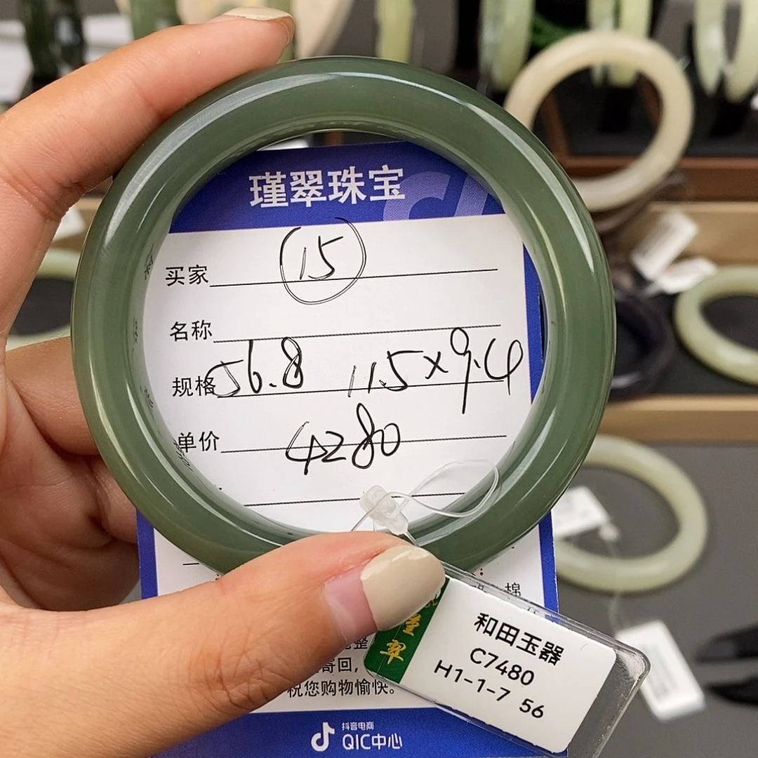 和田玉未镶嵌手镯