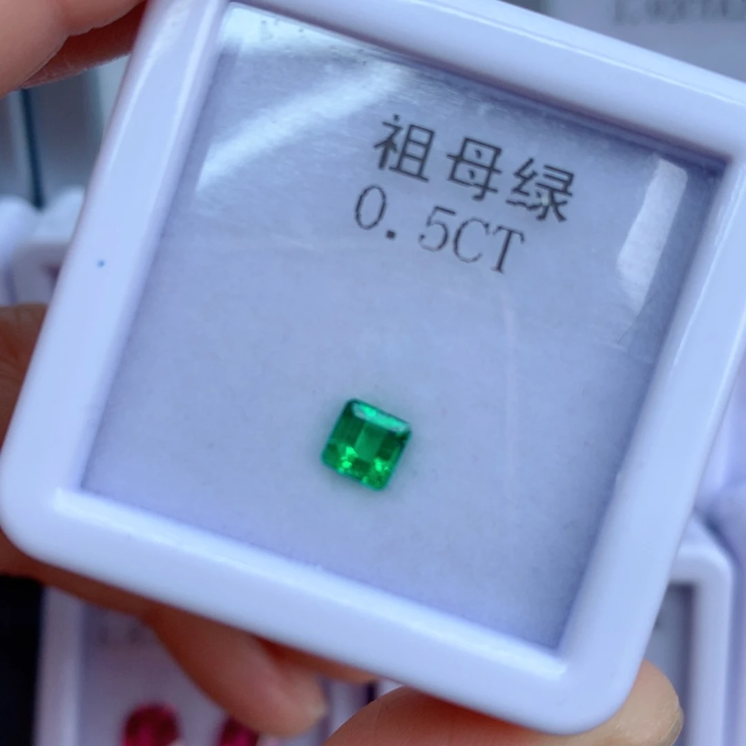 未镶嵌0.5克拉裸石祖母绿
