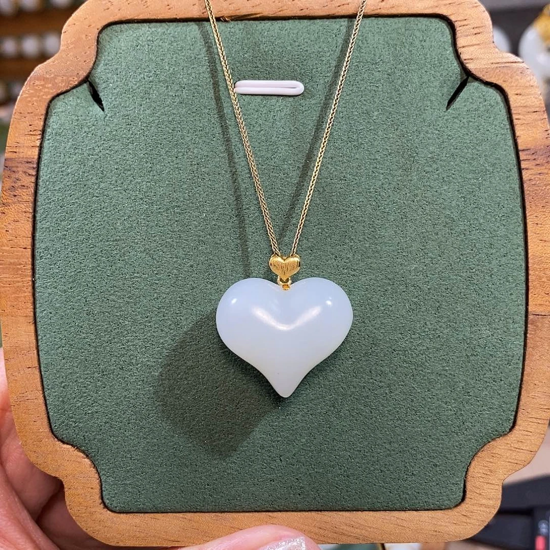 和田玉18K金镶嵌颈饰