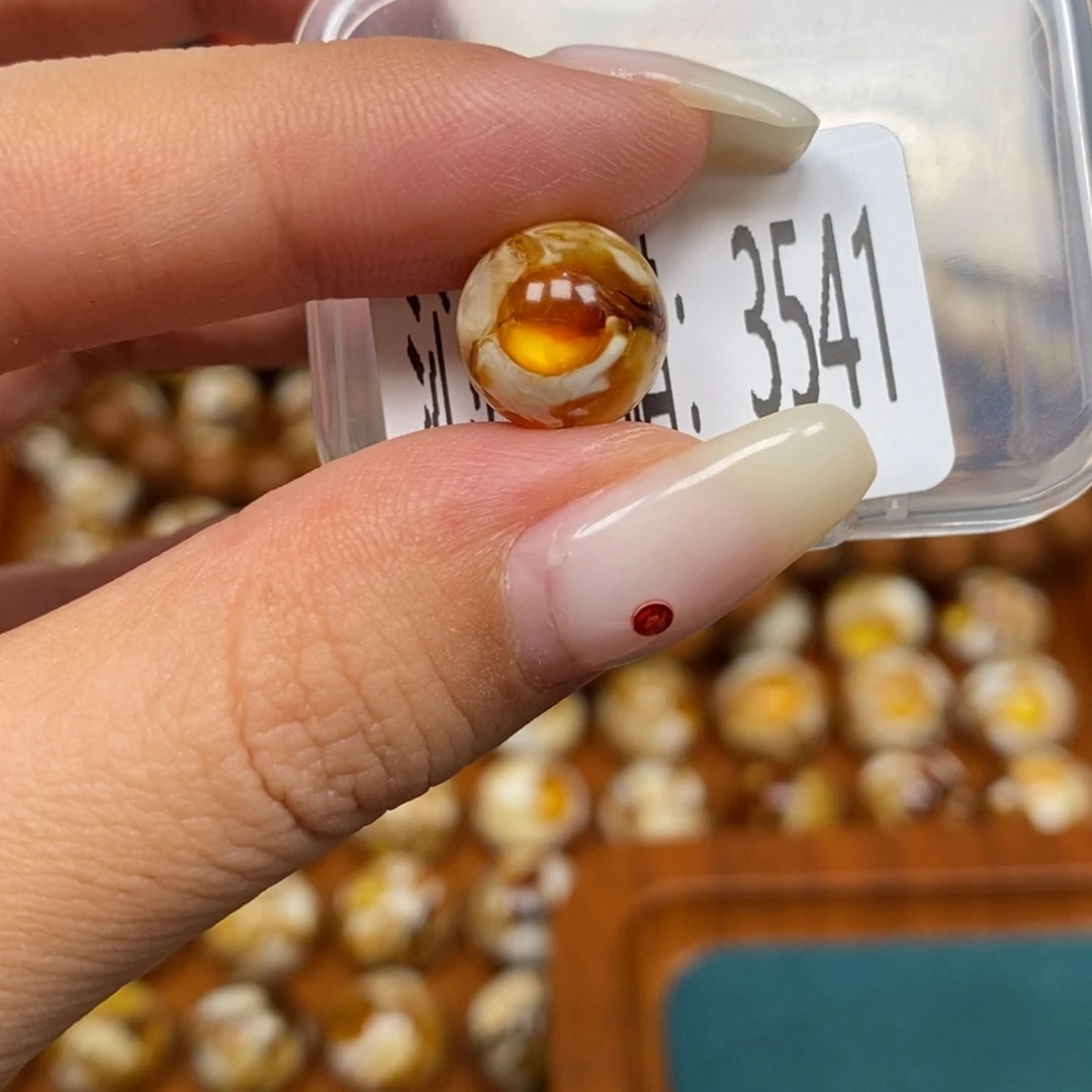 蜜蜡未镶嵌珠宝奇石3541