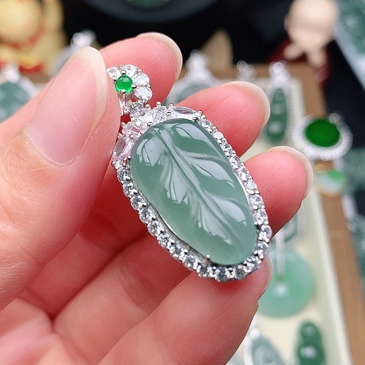 颈饰未镶嵌翡翠吊坠