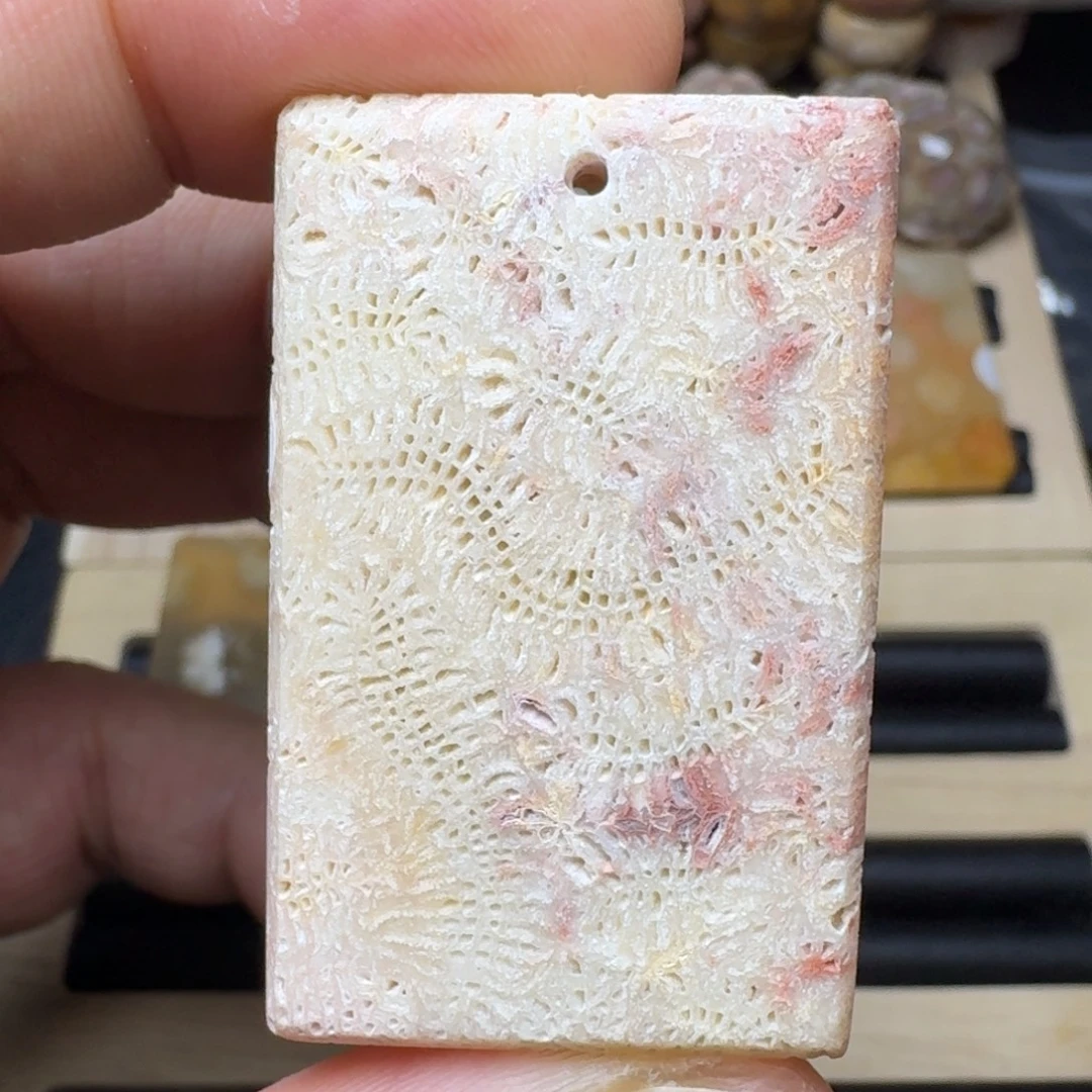 硅化珊瑚（珊瑚玉）未镶嵌纯天然色有机玉石保真色骨骼花