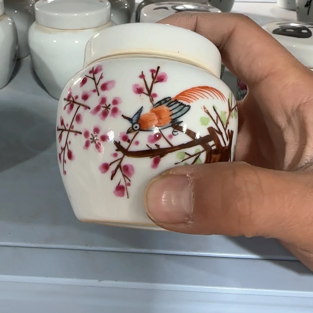 瓷片瓷器上用白花青砖作圆点