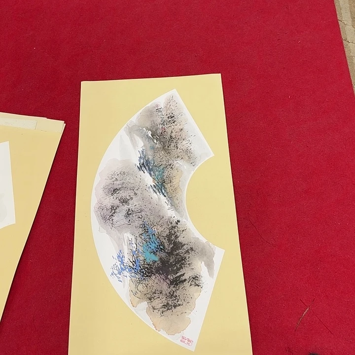 国画花鸟等图案为一体而成