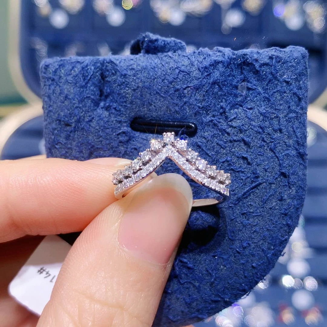 【闪购商品】铂Pt950镶嵌戒托钻石一款多戴皇冠戒指