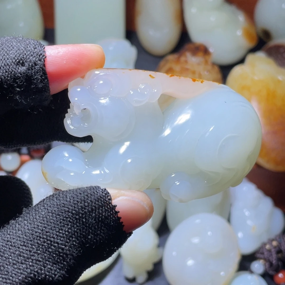 ****儿和田玉未镶嵌颈饰