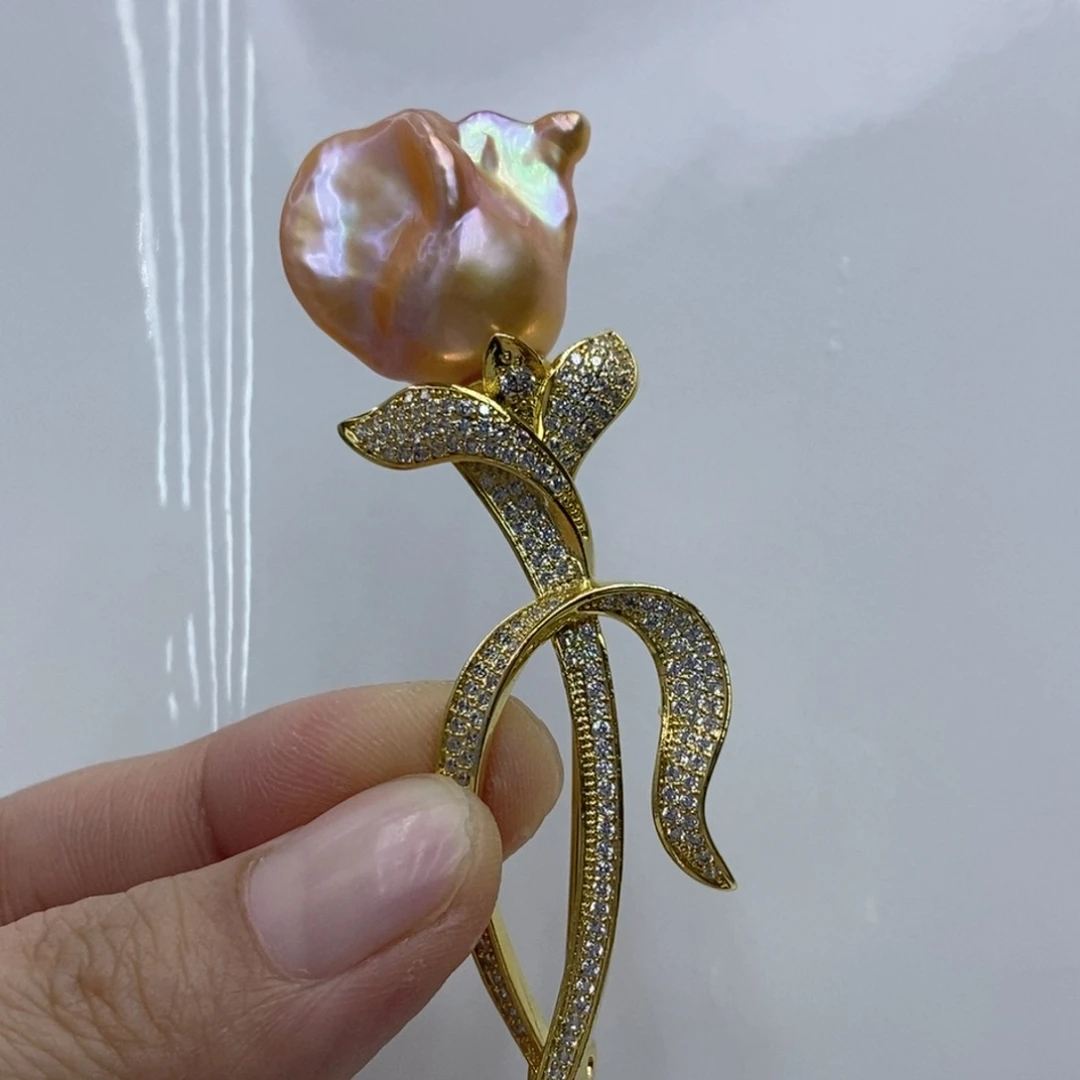 淡水珍珠胸饰合金