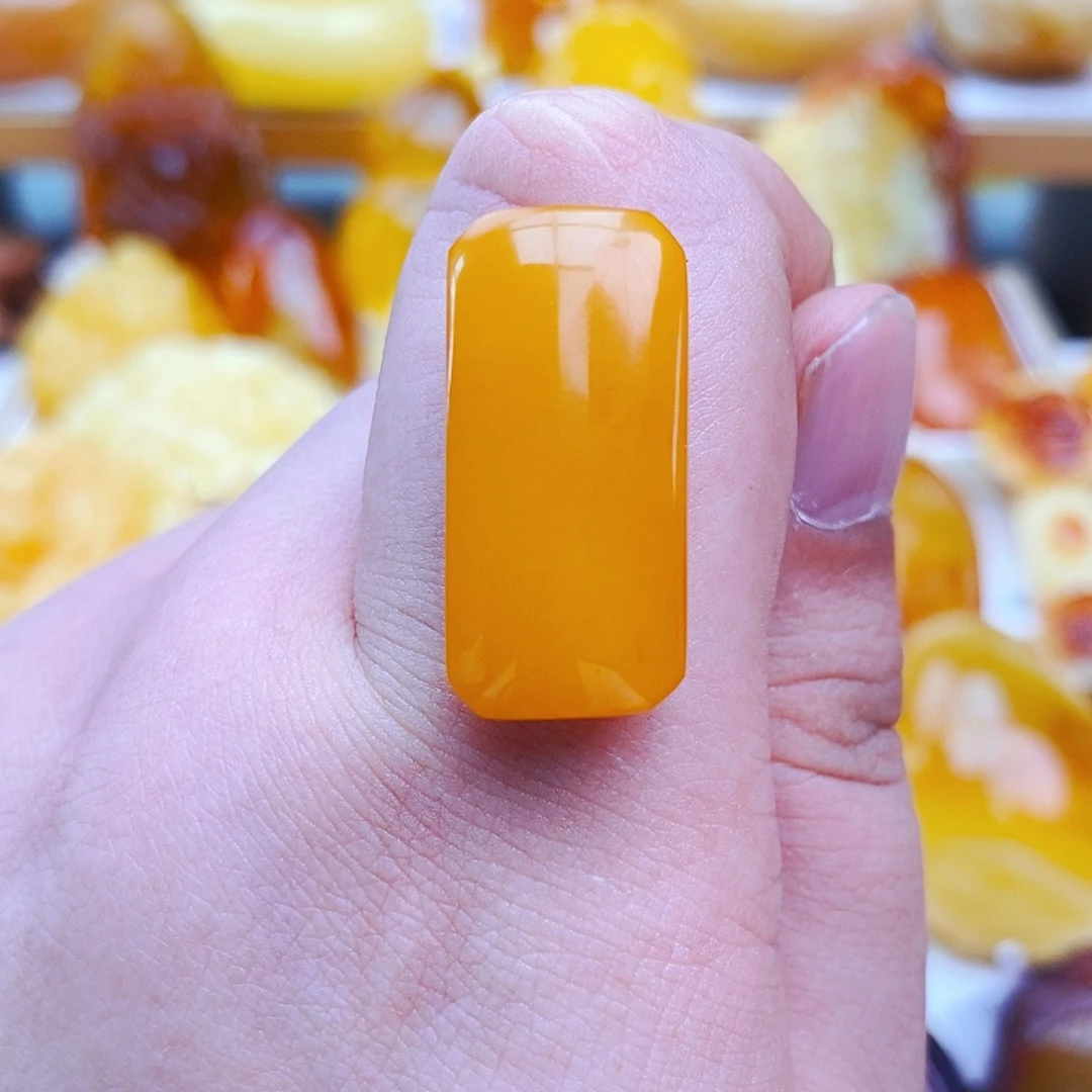 未镶嵌琥珀珠宝奇石