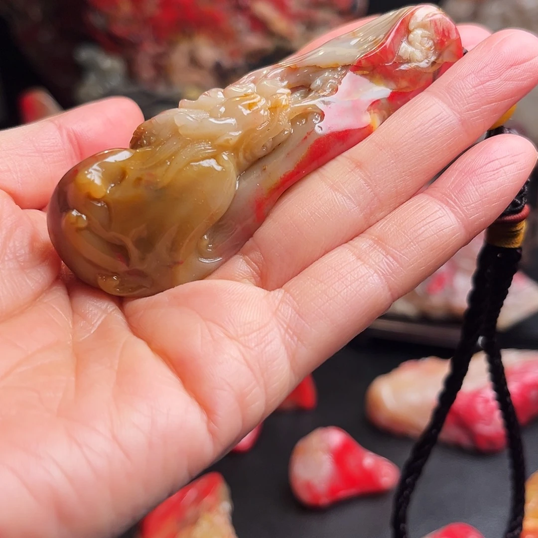 昌化石其他田黄鸡血石手玩件