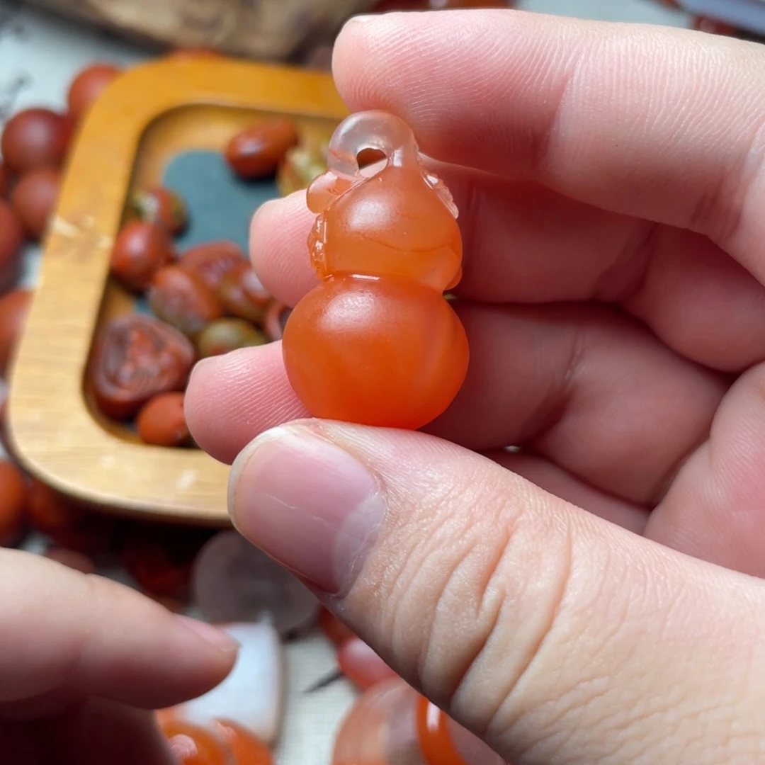 南红玛瑙吊坠未镶嵌鳄*