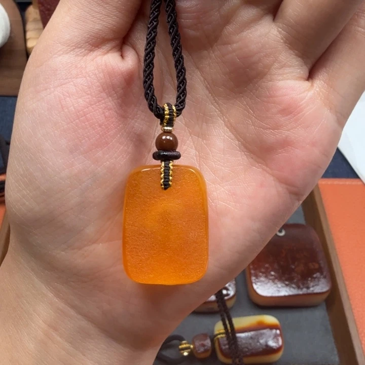 蜜蜡未镶嵌吊坠(赠链)