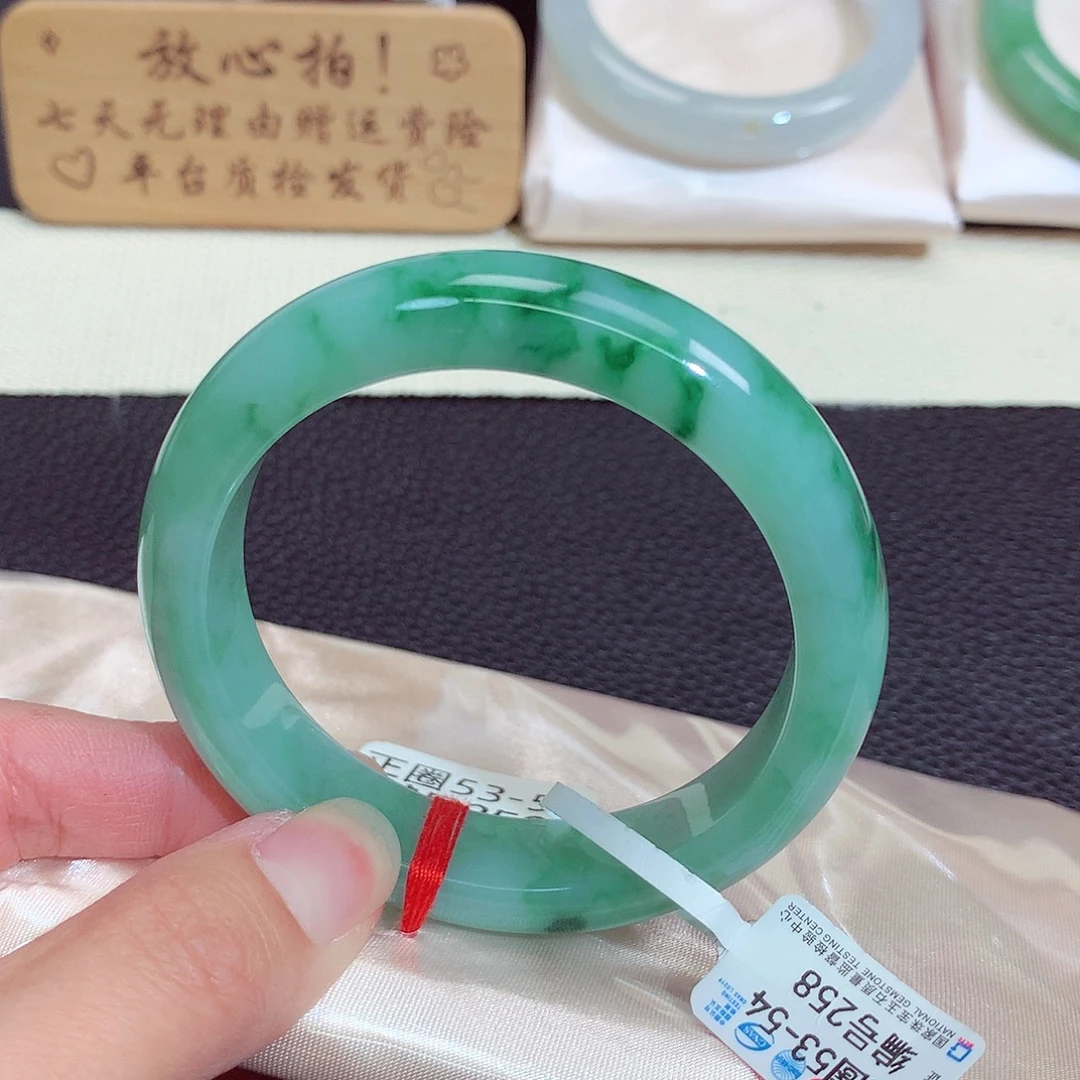 未镶嵌手镯翡翠258