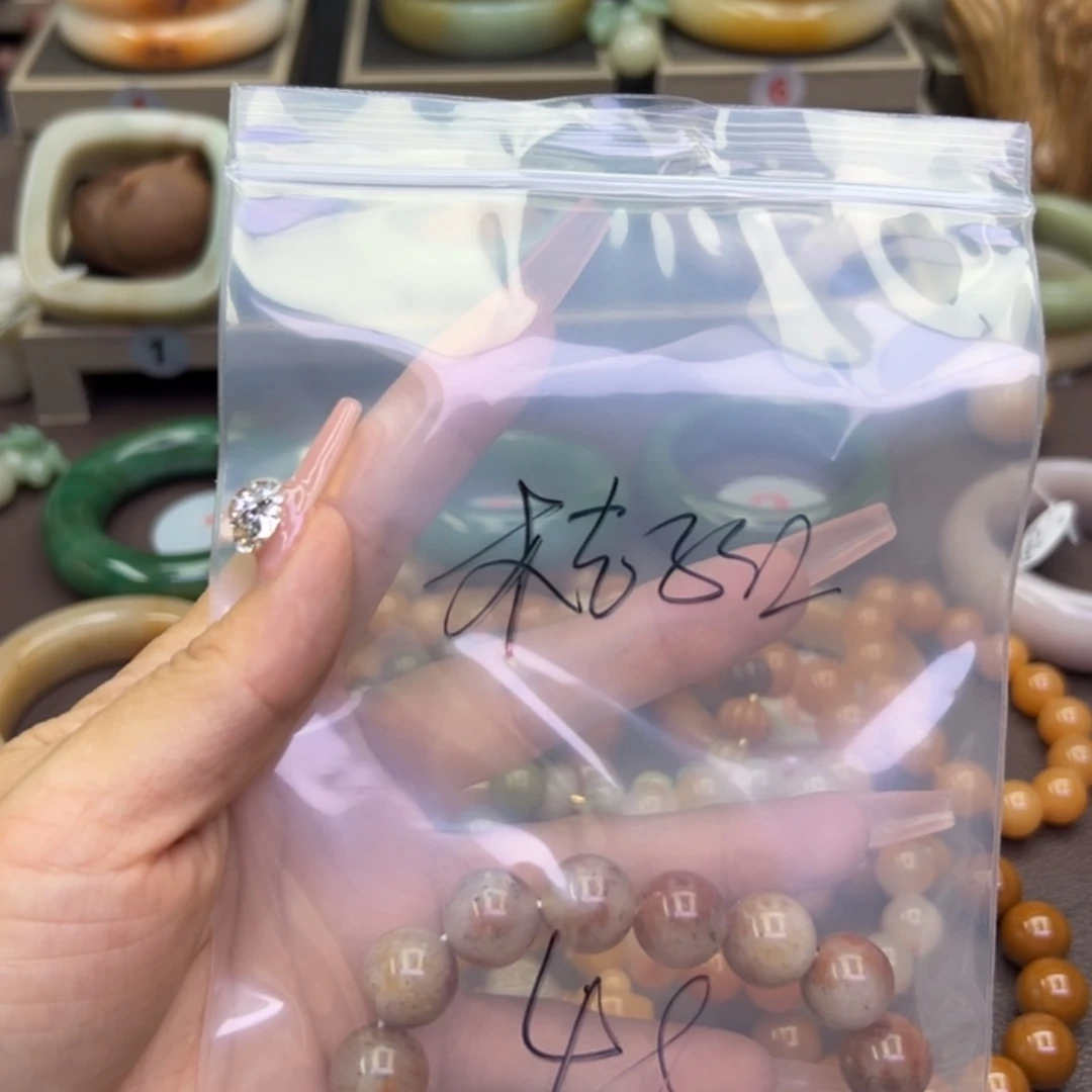 石英质玉手镯未镶嵌桔*红