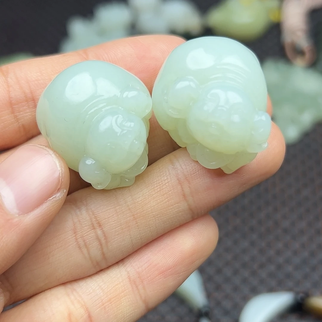 和田玉未镶嵌挂件一对