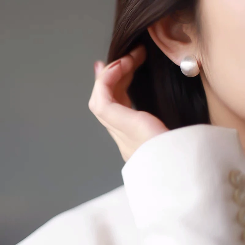 铜合金莫桑石耳饰 高级感拉丝圆球耳夹蚊香盘无耳洞女银色耳环