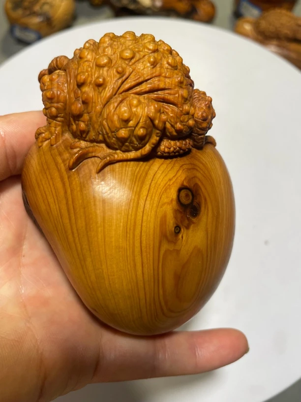 南太行柏木精雕金蟾手把件适合盘玩的文玩