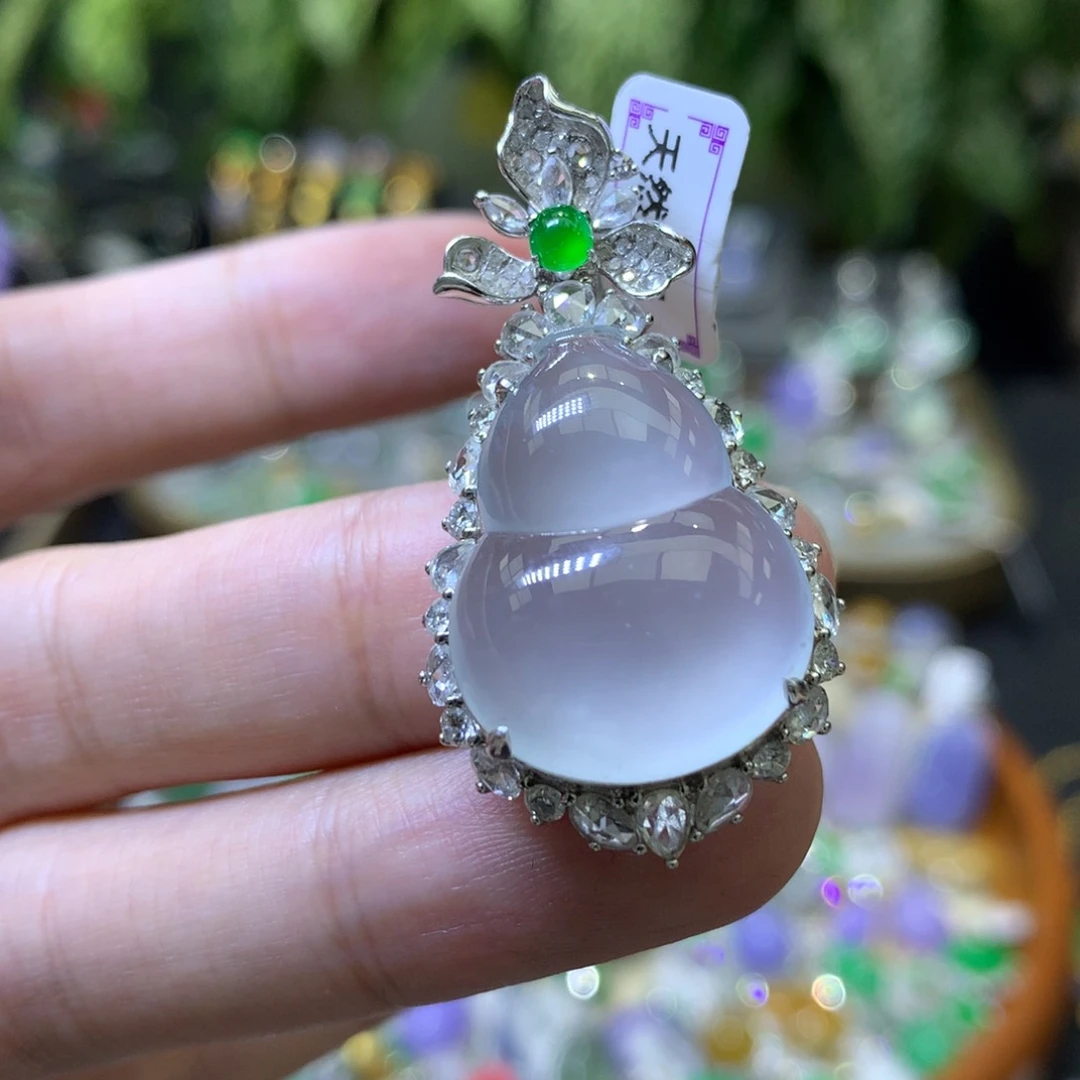 颈饰18K金镶嵌翡翠