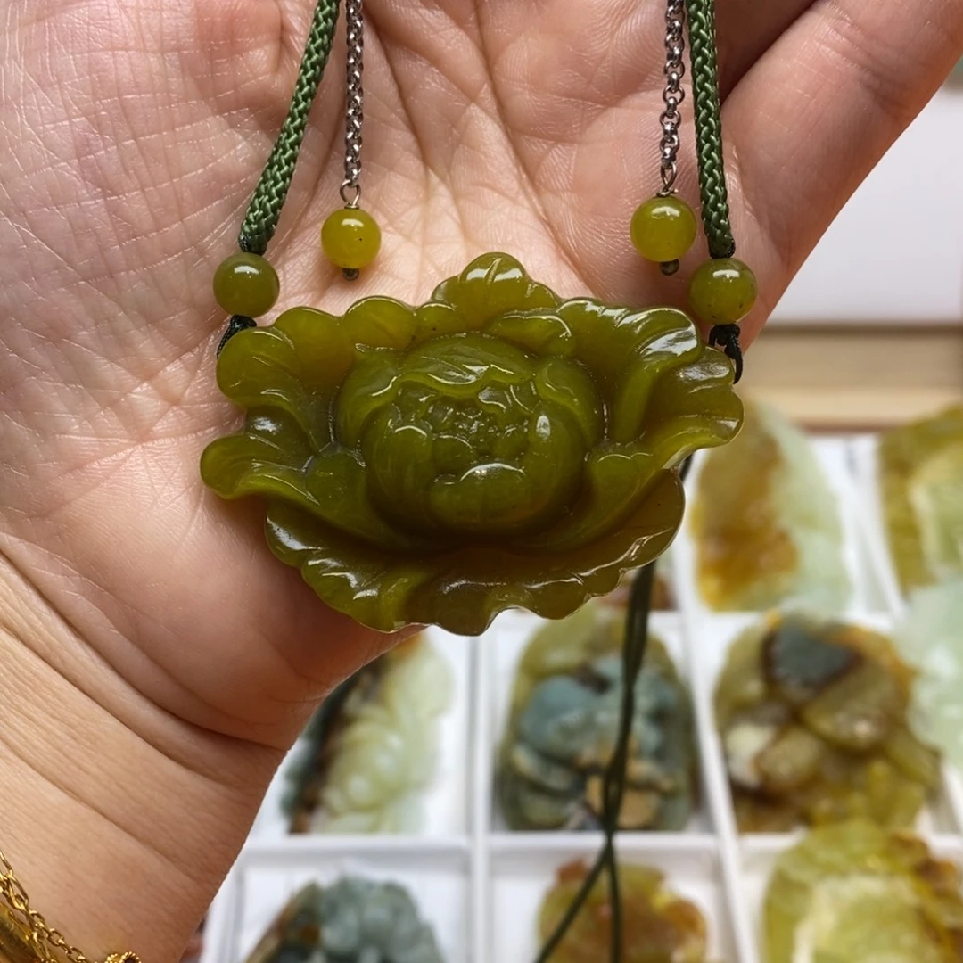 蛇纹石玉未镶嵌颈饰