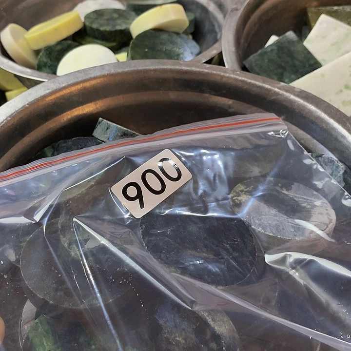 蛇纹石玉未镶嵌珠宝半成品d****乐