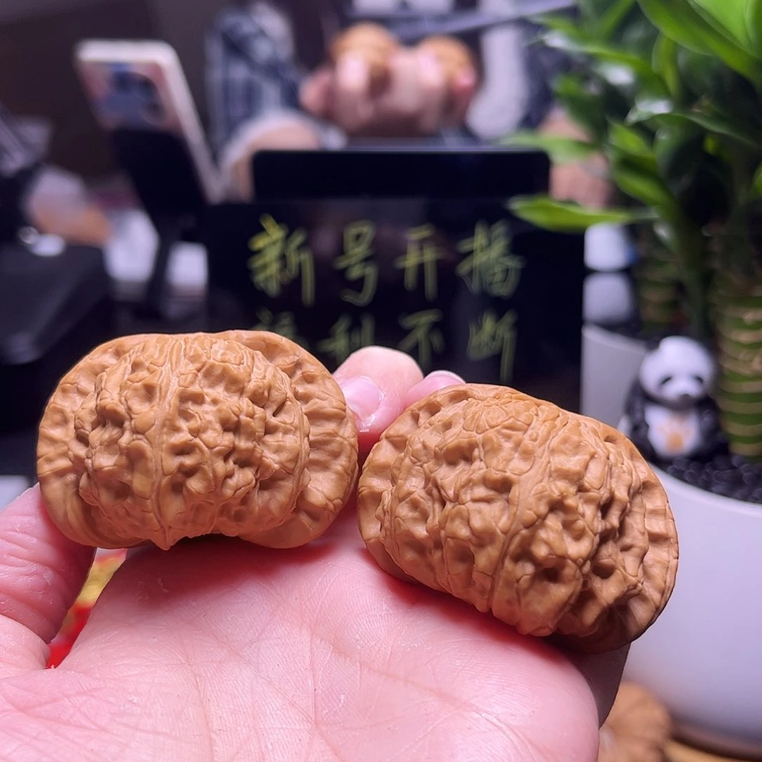 文玩核桃吊坠48尺白狮子26